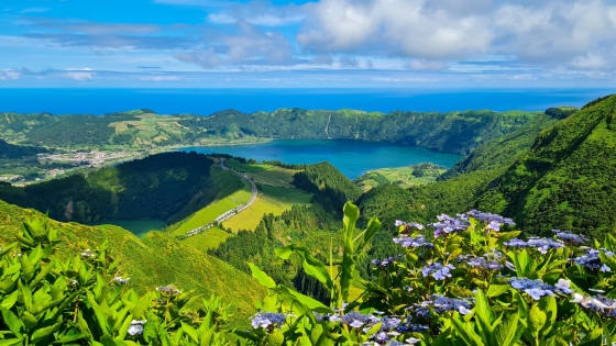 AZORY: MIĘDZY NIEBEM A OCEANEM